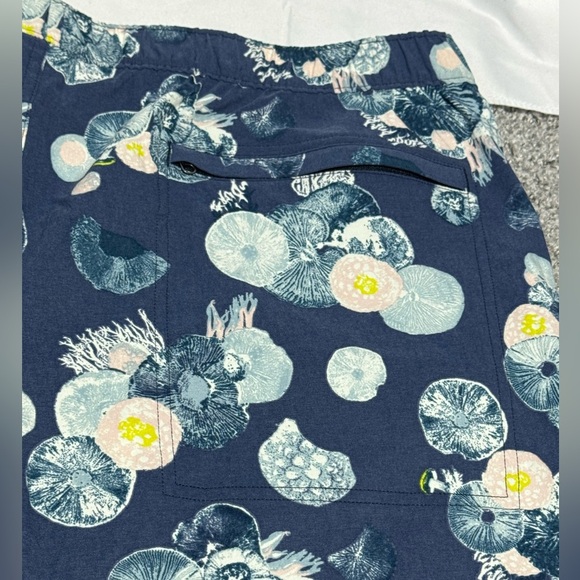 The North Face Navy Floral Swim Trunks Size XL - Picture 5 of 6